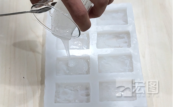 硅膠模具能倒液體硅膠嗎？